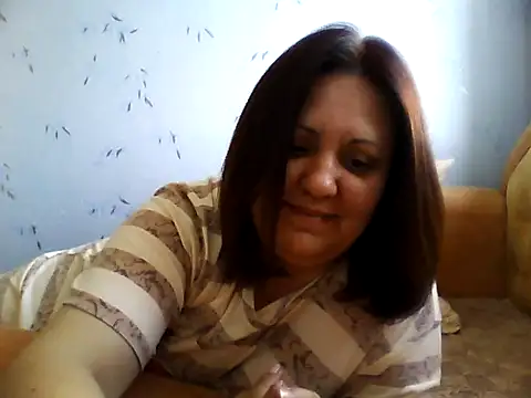 LockyCharm111 online show from June 18, 2026, 4:12 pm