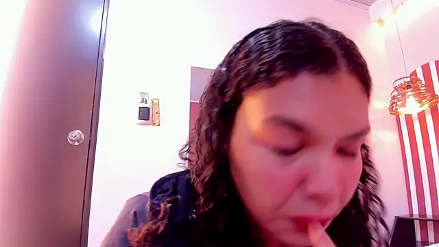 Snapshot of candice_johnss chatting on March 27, 2026, 12:17 pm candice johnss online show from March 27, 2026, 12:17 pm