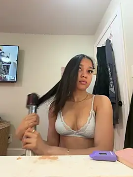 Snapshot of lizabbyyy chatting on June 10, 2026, 8:32 pm lizabbyyy online show from June 10, 2026, 8:32 pm