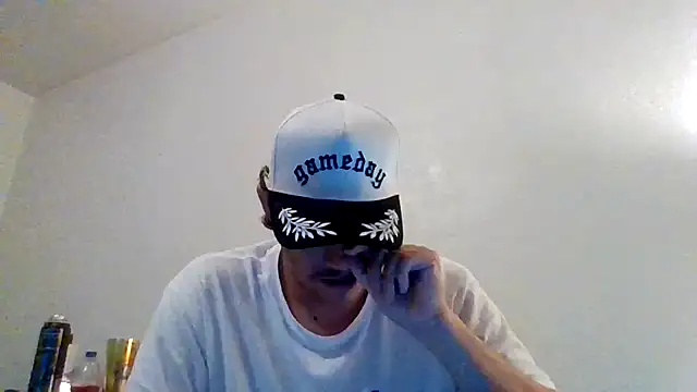 Tallhungandcloudy online show from February 19, 2026, 8:22 am