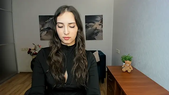 Effy Royse online show from May 10, 2026, 5:37 pm