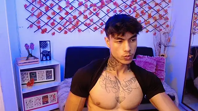 Snapshot of IanWest_ chatting on June 23, 2026, 9:46 pm IanWest online show from June 23, 2026, 9:46 pm