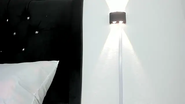 Snapshot of gisell_antonella chatting on March 17, 2026, 12:52 pm gisell antonella online show from March 17, 2026, 12:52 pm