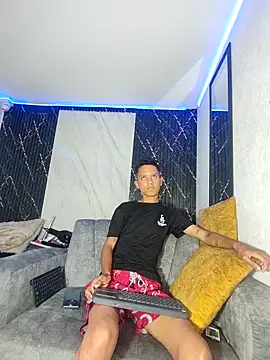 Sexy littleboy  online show from February 12, 2026, 8:08 pm