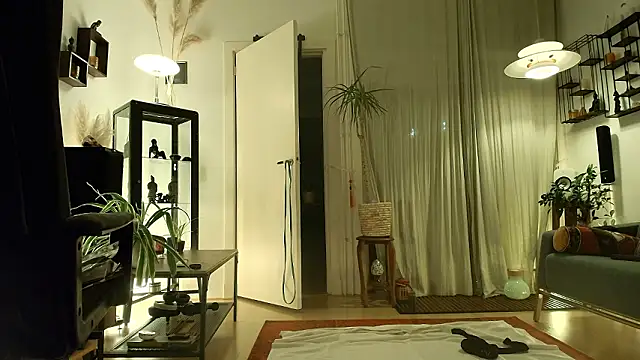 Snapshot of MiloXLive chatting on March 13, 2026, 12:48 am MiloXLive online show from March 13, 2026, 12:48 am