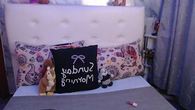 Nicolelewllss online show from March 16, 2026, 10:08 am