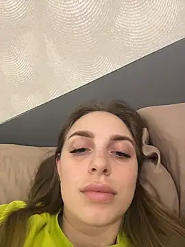  julia wonderful  online show from March 14, 2026, 9:43 pm