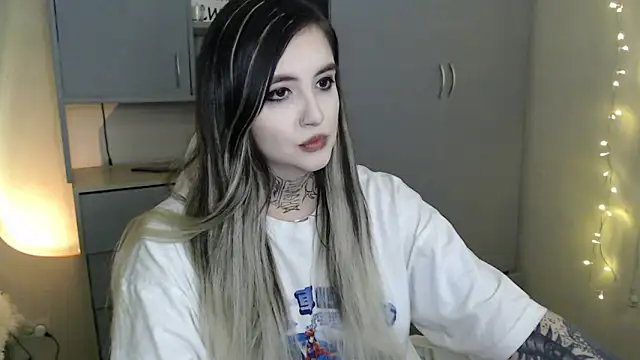 Rin Tozier online show from February 17, 2026, 12:52 am