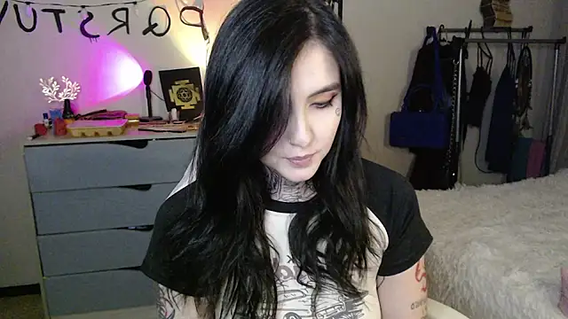 Rin Tozier online show from June 9, 2026, 8:32 pm