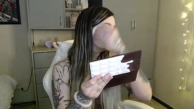 Rin Tozier online show from March 30, 2026, 1:18 am