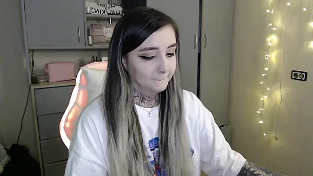 Rin Tozier online show from March 18, 2026, 1:31 am