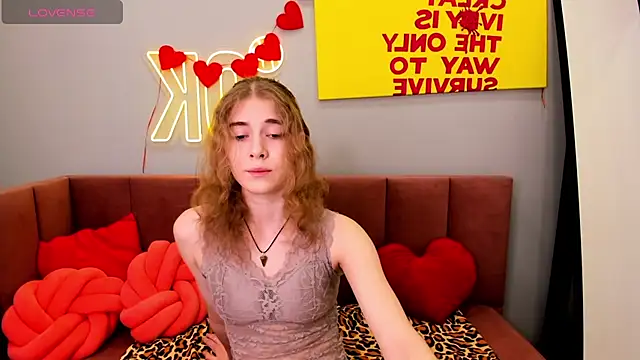 LucySerene online show from February 12, 2026, 8:14 am