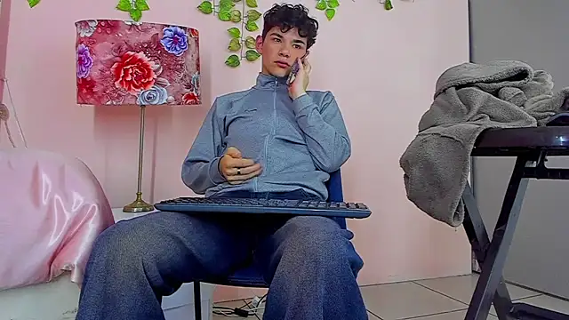 Snapshot of Philippsx chatting on March 7, 2026, 11:10 pm Philippsx online show from March 7, 2026, 11:10 pm