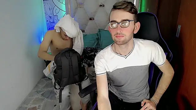 Top and bottom online show from February 19, 2026, 8:06 pm