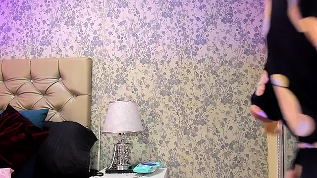 CloheBell online show from February 17, 2026, 12:02 pm