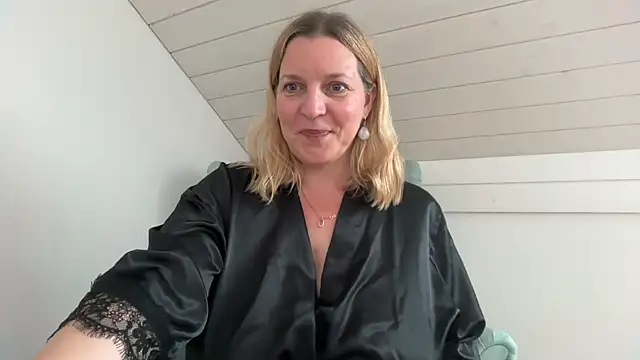 Busenwunder1280 online show from April 19, 2026, 1:56 pm