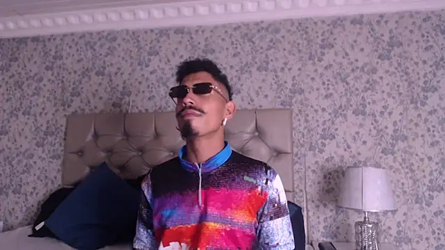 NoaahTylor online show from February 21, 2026, 7:49 pm