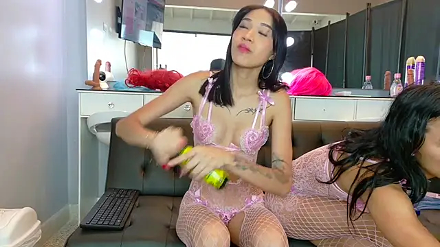 valeriamia68 online show from June 4, 2026, 5:06 pm