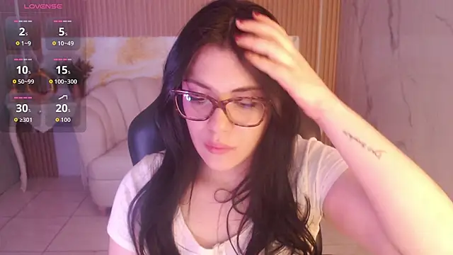 caroline 1s online show from May 3, 2026, 3:44 am