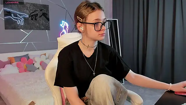naomi reiss online show from July 21, 2026, 1:41 am