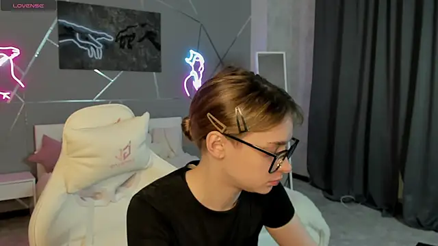 naomi reiss online show from August 4, 2026, 2:16 am
