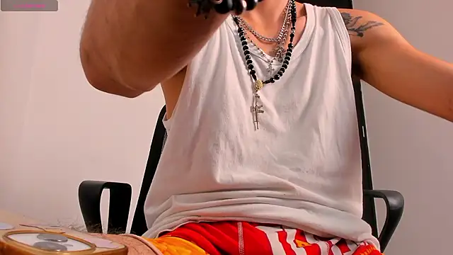 Snapshot of LovexJuxn8 chatting on February 12, 2026, 7:13 pm LovexJuxn8 online show from February 12, 2026, 7:13 pm