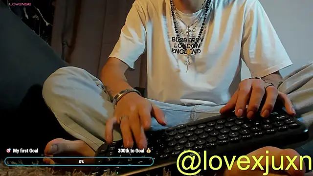 Snapshot of LovexJuxn8 chatting on March 14, 2026, 9:21 pm LovexJuxn8 online show from March 14, 2026, 9:21 pm