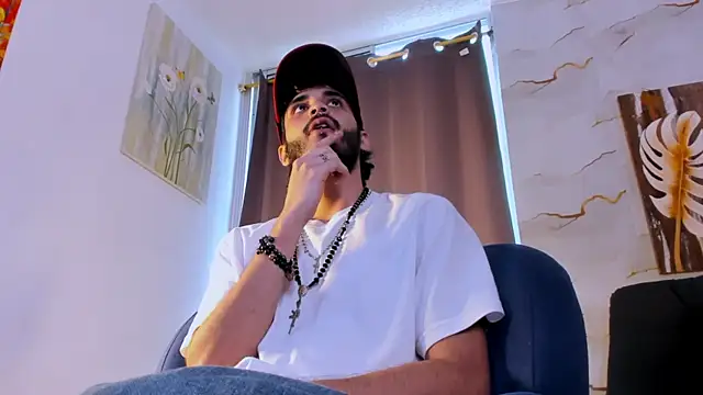 Snapshot of LovexJuxn8 chatting on March 25, 2026, 8:52 pm LovexJuxn8 online show from March 25, 2026, 8:52 pm