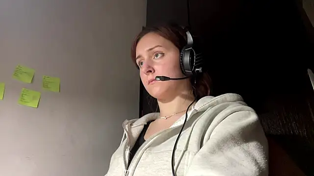 WendieFranzeo online show from February 17, 2026, 7:00 pm