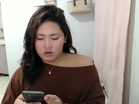 MiMi yeah00 online show from March 18, 2026, 5:14 pm