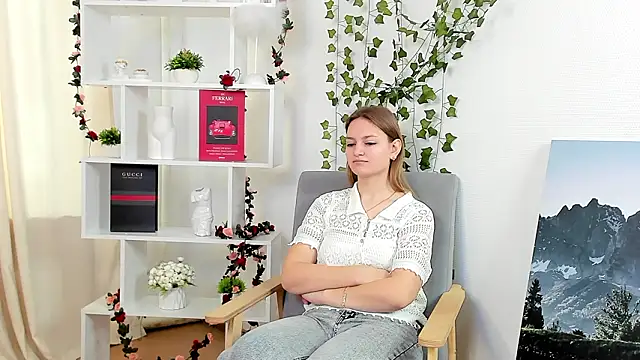 KaceyReddout online show from February 13, 2026, 4:23 am