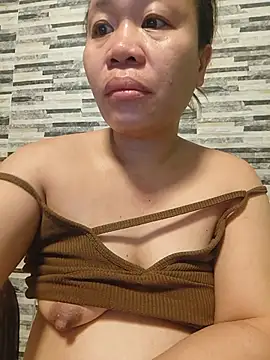 squirtshantal online show from June 27, 2026, 12:05 am