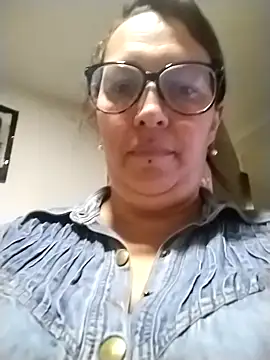 Snapshot of _Saraqueen chatting on April 3, 2026, 3:35 am Saraqueen online show from April 3, 2026, 3:35 am