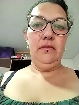 Snapshot of _Saraqueen chatting on March 22, 2026, 8:43 pm Saraqueen online show from March 22, 2026, 8:43 pm