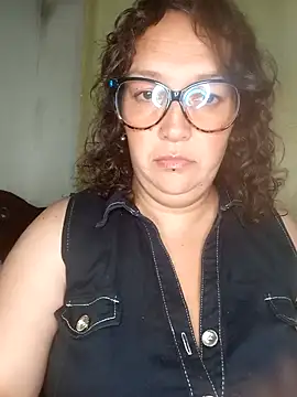 Snapshot of _Saraqueen chatting on April 5, 2026, 2:40 am Saraqueen online show from April 5, 2026, 2:40 am