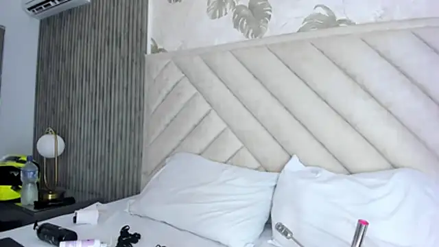 Snapshot of SarahRizof chatting on March 28, 2026, 5:08 am SarahRizof online show from March 28, 2026, 5:08 am