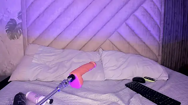 Snapshot of SarahRizof chatting on March 15, 2026, 5:03 am SarahRizof online show from March 15, 2026, 5:03 am