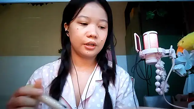 Snapshot of DebbiRexwinkle chatting on February 19, 2026, 6:10 am DebbiRexwinkle online show from February 19, 2026, 6:10 am