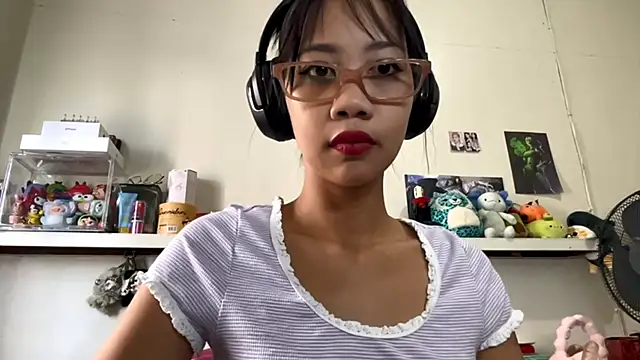 GloryKulikowski online show from February 23, 2026, 1:07 am