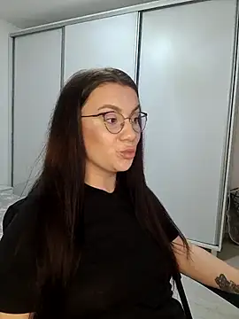 ElaraMystx online show from April 2, 2026, 7:53 pm