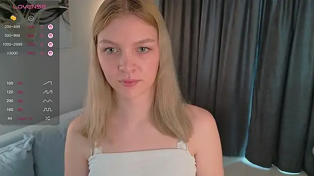 CynthiaaStone online show from April 5, 2026, 7:26 am