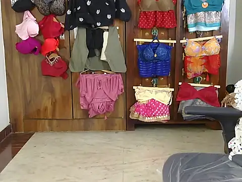 Hot Sonniyaa online show from March 26, 2026, 5:11 pm