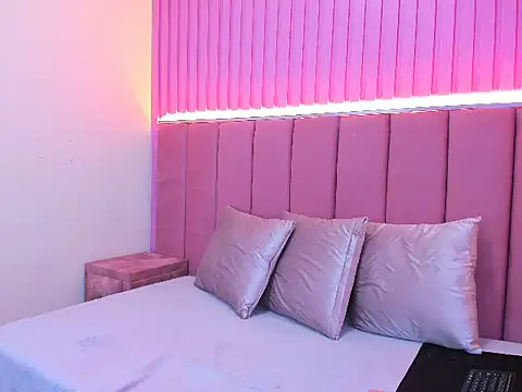 Snapshot of LolaWhite chatting on March 11, 2026, 2:27 am LolaWhite online show from March 11, 2026, 2:27 am