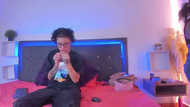 Snapshot of Ale_cuzz chatting on March 13, 2026, 4:01 pm Ale cuzz online show from March 13, 2026, 4:01 pm