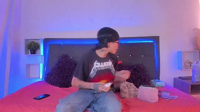 Snapshot of Ale_cuzz chatting on March 26, 2026, 3:43 pm Ale cuzz online show from March 26, 2026, 3:43 pm