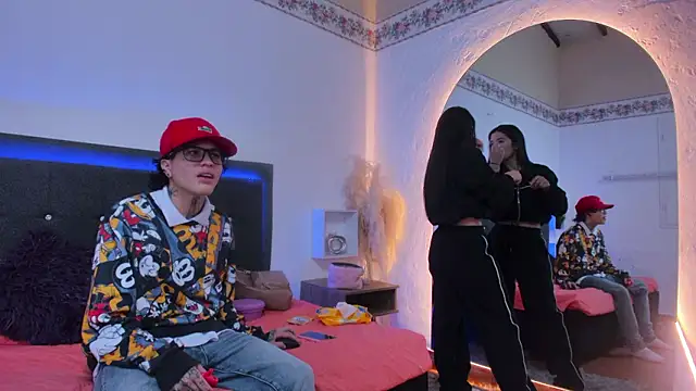 Snapshot of Ale_cuzz chatting on March 25, 2026, 3:33 pm Ale cuzz online show from March 25, 2026, 3:33 pm