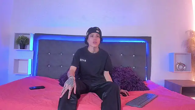 Snapshot of Ale_cuzz chatting on March 18, 2026, 3:03 pm Ale cuzz online show from March 18, 2026, 3:03 pm