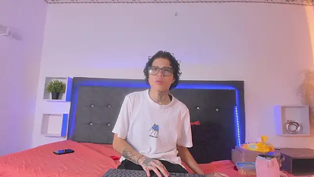 Snapshot of Ale_cuzz chatting on March 17, 2026, 2:53 pm Ale cuzz online show from March 17, 2026, 2:53 pm