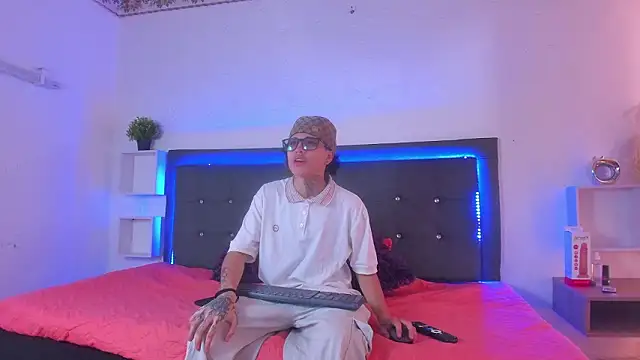 Snapshot of Ale_cuzz chatting on March 14, 2026, 4:35 pm Ale cuzz online show from March 14, 2026, 4:35 pm