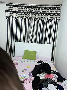 Sttrawberry online show from April 5, 2026, 9:32 pm